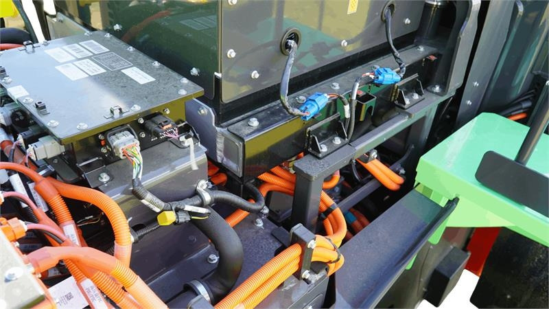 Încărcător frontal pe pneuri XCMG XC968-EV ELEKTRISK: Foto 8 Încărcător frontal pe pneuri XCMG XC968-EV ELEKTRISK: Foto 8