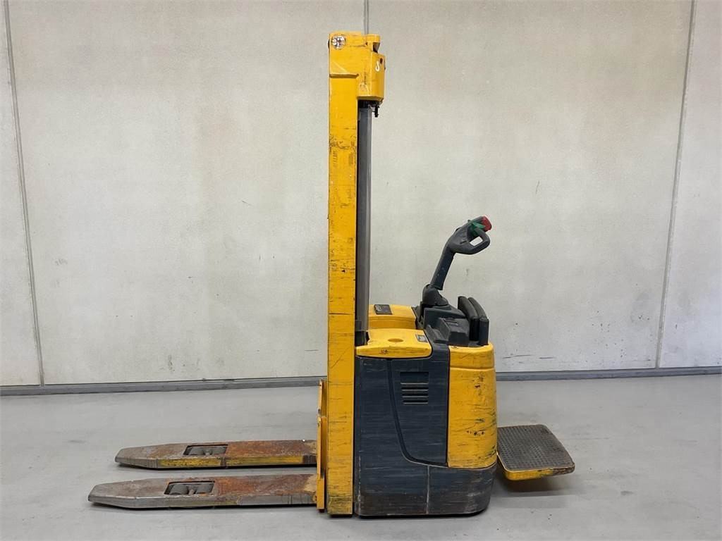 Jungheinrich ERC 214 - Transpalet la mare înălţime: Foto 3 Jungheinrich ERC 214 - Transpalet la mare înălţime: Foto 3