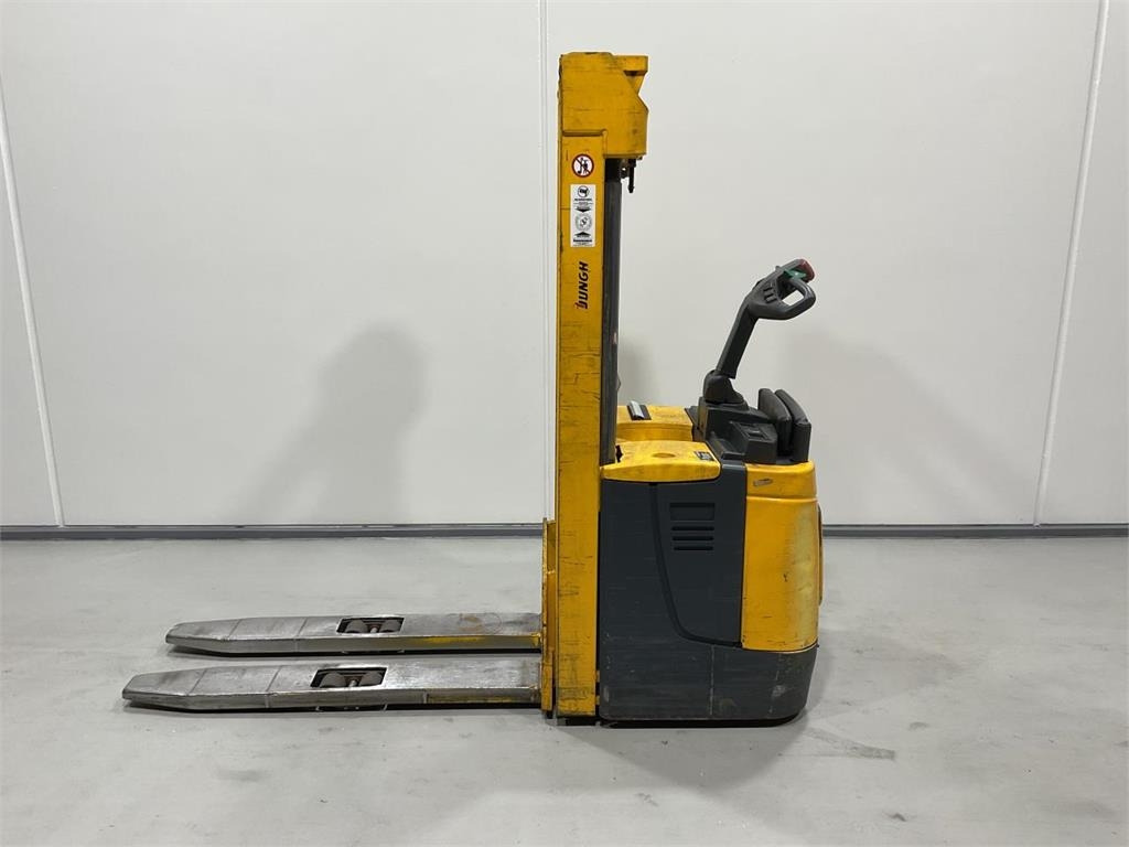 Jungheinrich ERC 214 - Transpalet la mare înălţime: Foto 3 Jungheinrich ERC 214 - Transpalet la mare înălţime: Foto 3