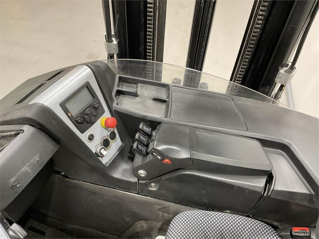 Stivuitor cu catarg retractabil Mitsubishi RB16NH: Foto 6 Stivuitor cu catarg retractabil Mitsubishi RB16NH: Foto 6