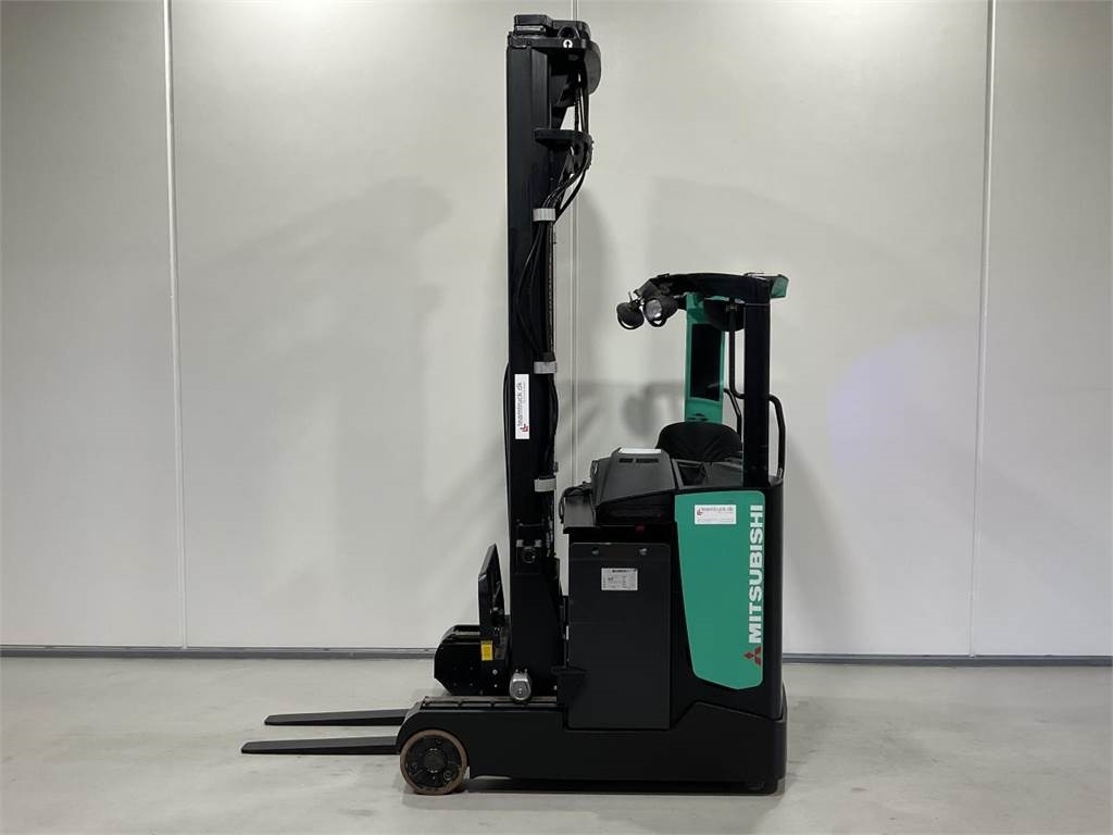 Mitsubishi RB16NH - Stivuitor cu catarg retractabil: Foto 3 Mitsubishi RB16NH - Stivuitor cu catarg retractabil: Foto 3