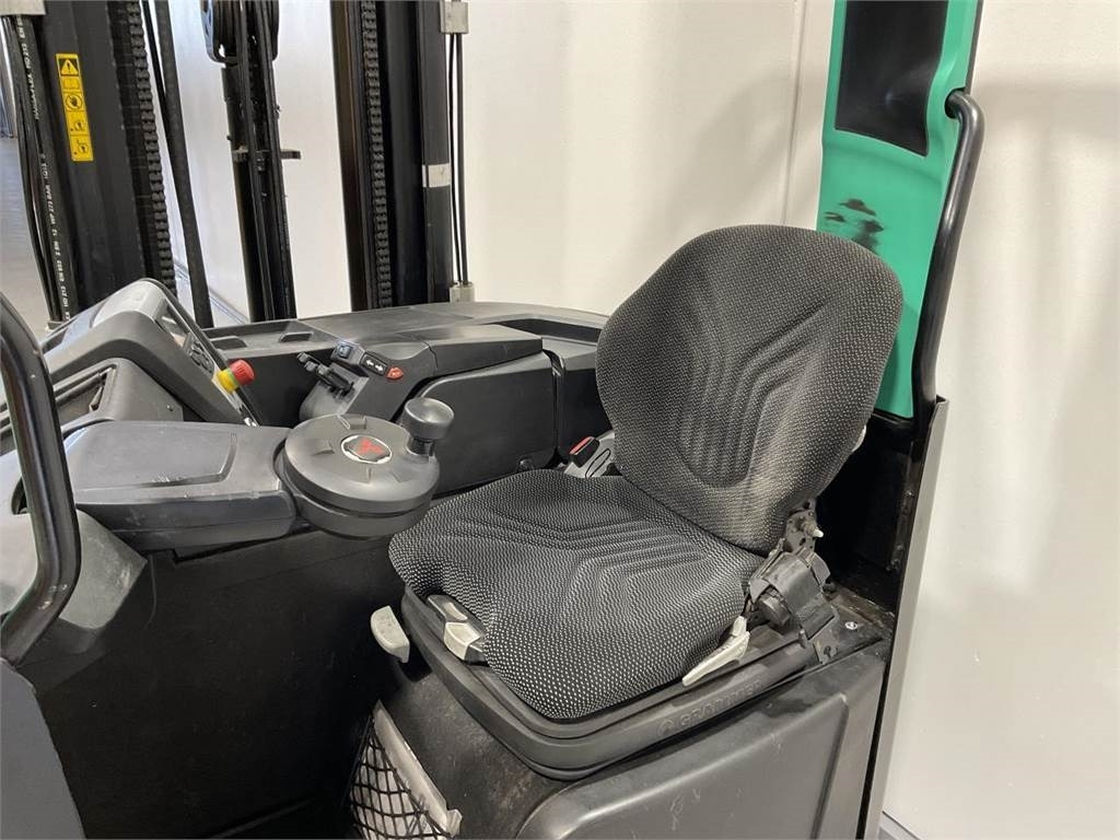 Mitsubishi RB16NH - Stivuitor cu catarg retractabil: Foto 5 Mitsubishi RB16NH - Stivuitor cu catarg retractabil: Foto 5