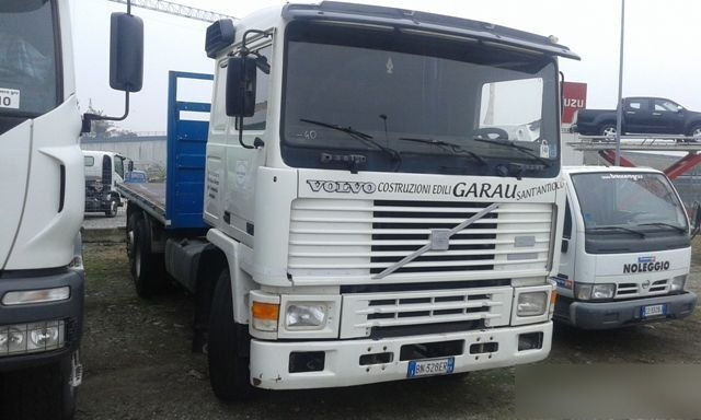 Volvo F.10 - Camion platformă: Foto 2 Volvo F.10 - Camion platformă: Foto 2