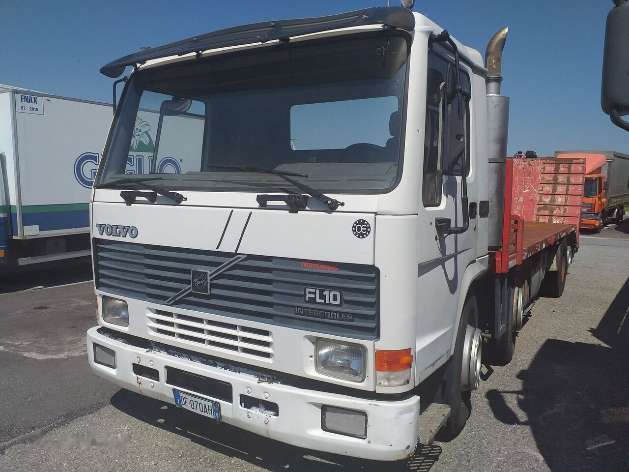 Volvo FL 10.320 - Camion platformă: Foto 1 Volvo FL 10.320 - Camion platformă: Foto 1