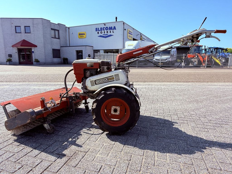 Honda F800 Veegmachine - Măturătoare stradală: Foto 1 Honda F800 Veegmachine - Măturătoare stradală: Foto 1