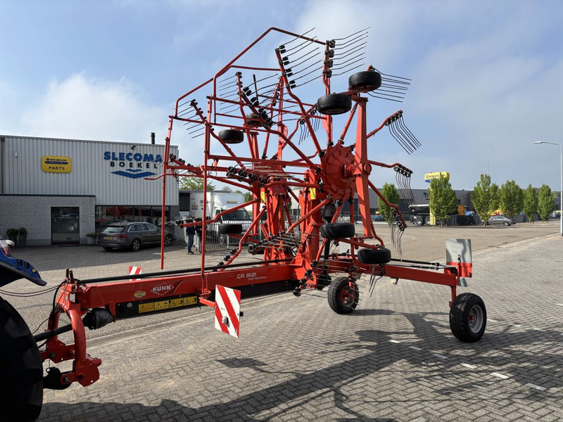 Kuhn GA8121 Cirkelhark - Maşină de întors fânul: Foto 1 Kuhn GA8121 Cirkelhark - Maşină de întors fânul: Foto 1