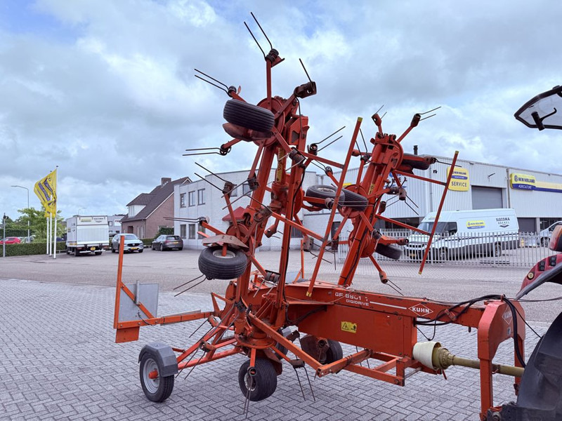 Kuhn GF8501 T - Maşină de întors fânul: Foto 5 Kuhn GF8501 T - Maşină de întors fânul: Foto 5
