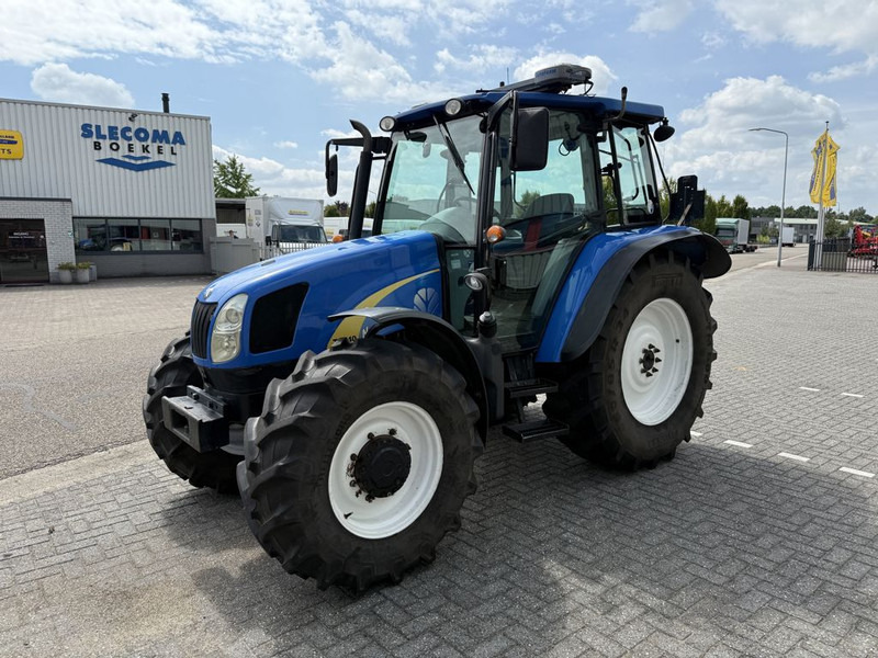 New Holland T5040 CAB + GPS - Tractor agricol: Foto 1 New Holland T5040 CAB + GPS - Tractor agricol: Foto 1