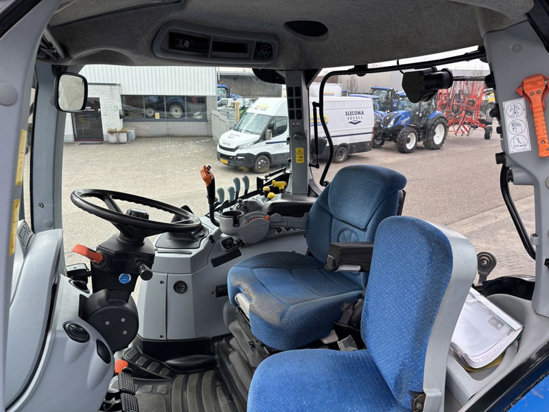 New Holland T6080 Power Command - Tractor agricol: Foto 5 New Holland T6080 Power Command - Tractor agricol: Foto 5