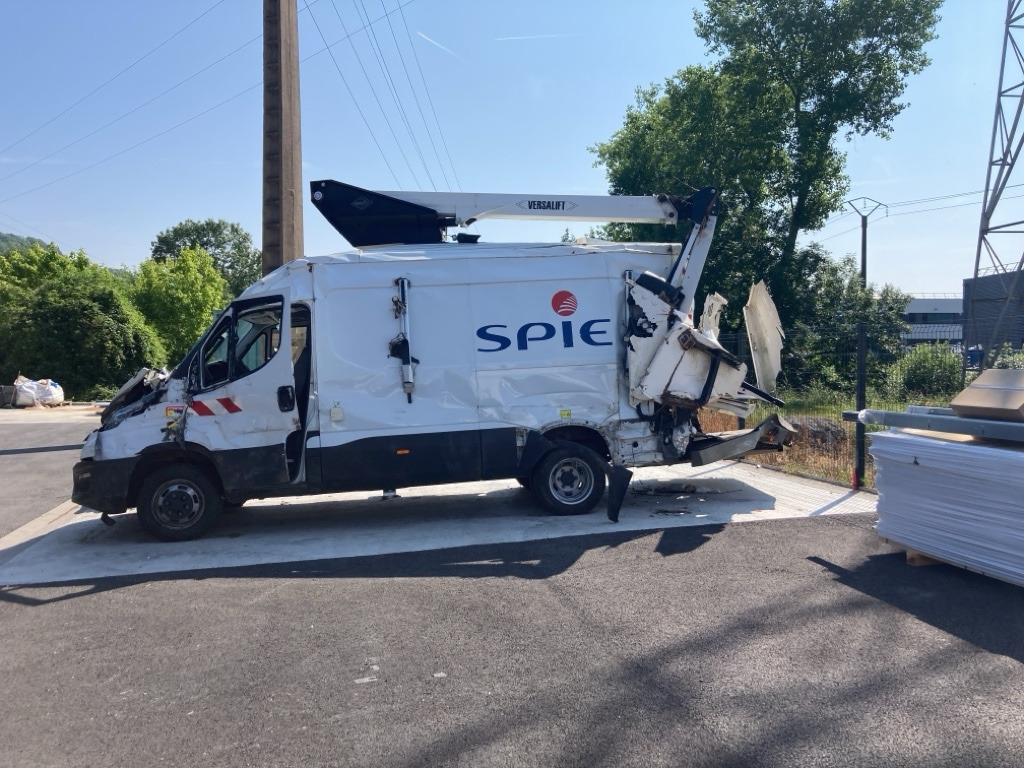 IVECO DAILY FOURGON 50C18 - Camion cu nacela: Foto 3 IVECO DAILY FOURGON 50C18 - Camion cu nacela: Foto 3