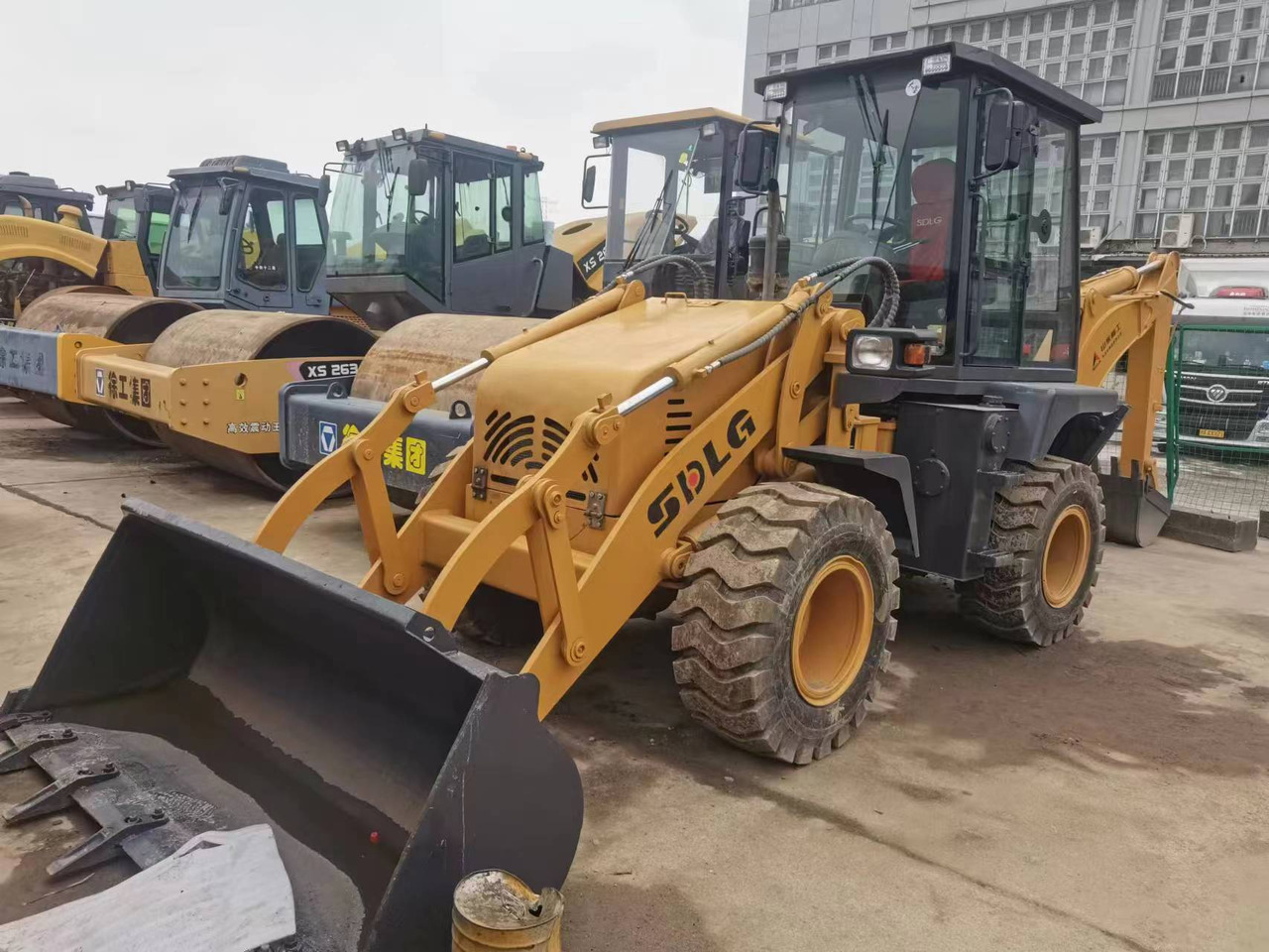 SDLG LGB680 - Buldoexcavator: Foto 2 SDLG LGB680 - Buldoexcavator: Foto 2