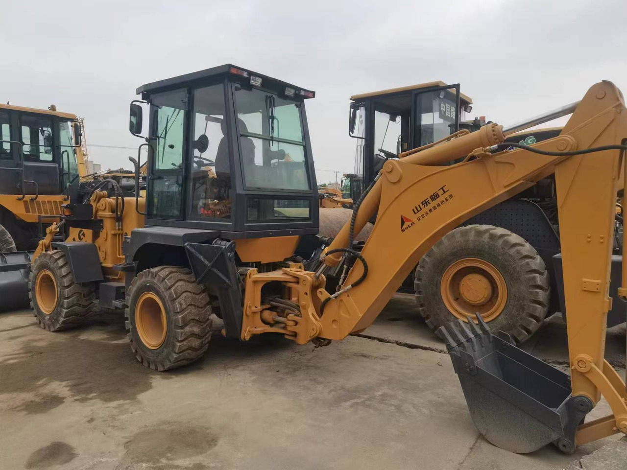 SDLG LGB680 - Buldoexcavator: Foto 3 SDLG LGB680 - Buldoexcavator: Foto 3