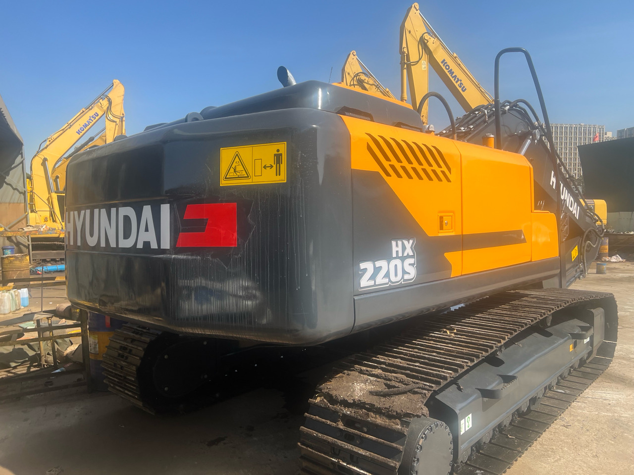 Hyundai 220S - Excavator pe şenile: Foto 3 Hyundai 220S - Excavator pe şenile: Foto 3