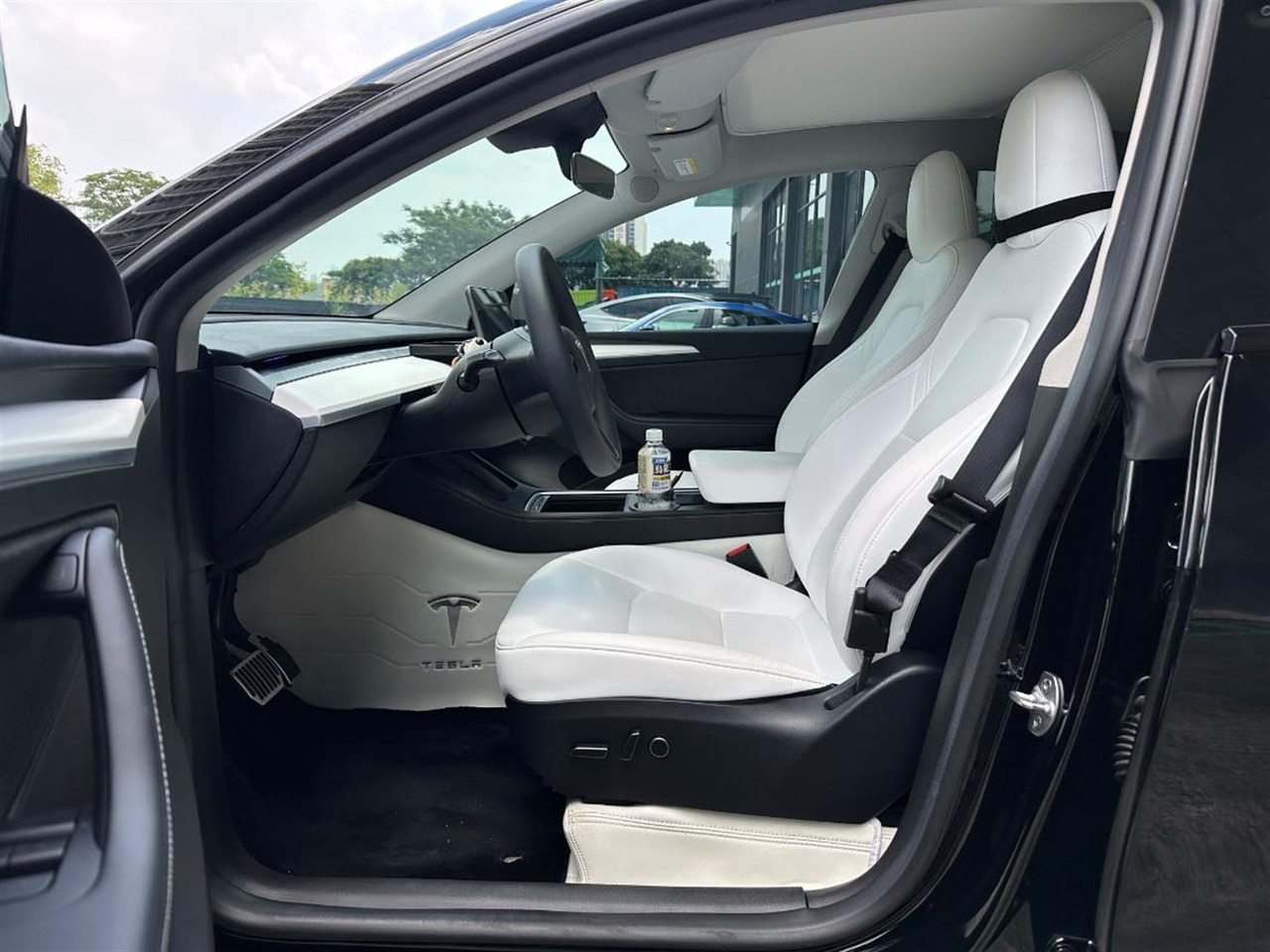 TESLA MODEL Y - Automobil: Foto 2 TESLA MODEL Y - Automobil: Foto 2