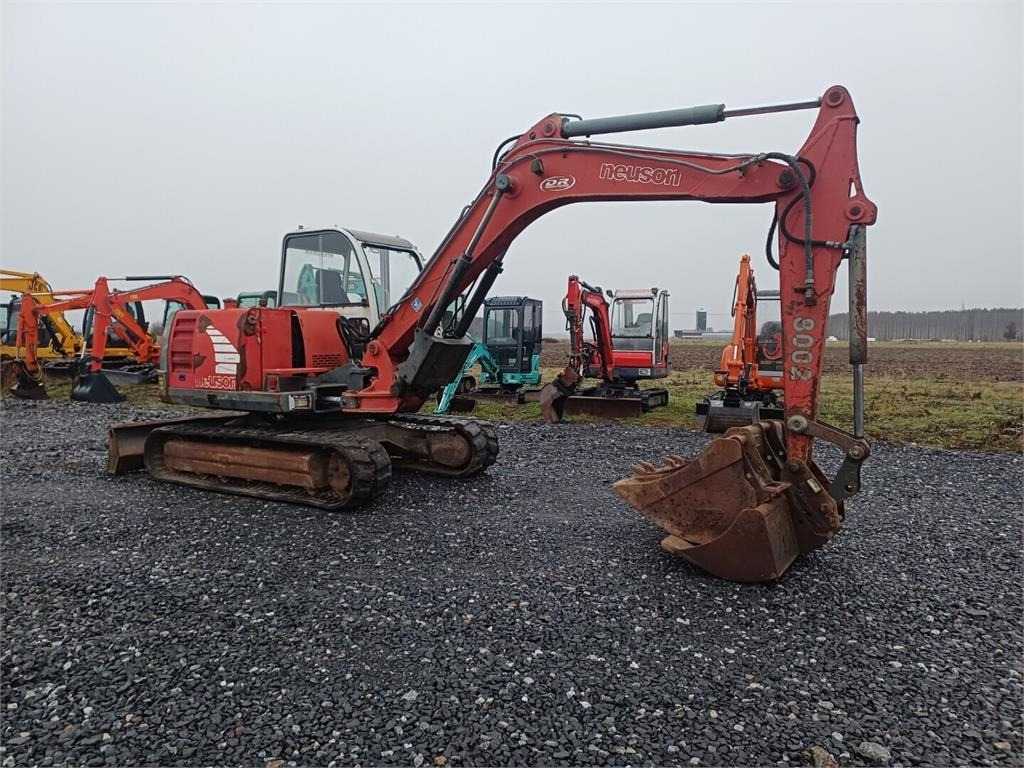 Neuson 8002 RD Kolmella kauhalla - Mini excavator: Foto 4 Neuson 8002 RD Kolmella kauhalla - Mini excavator: Foto 4