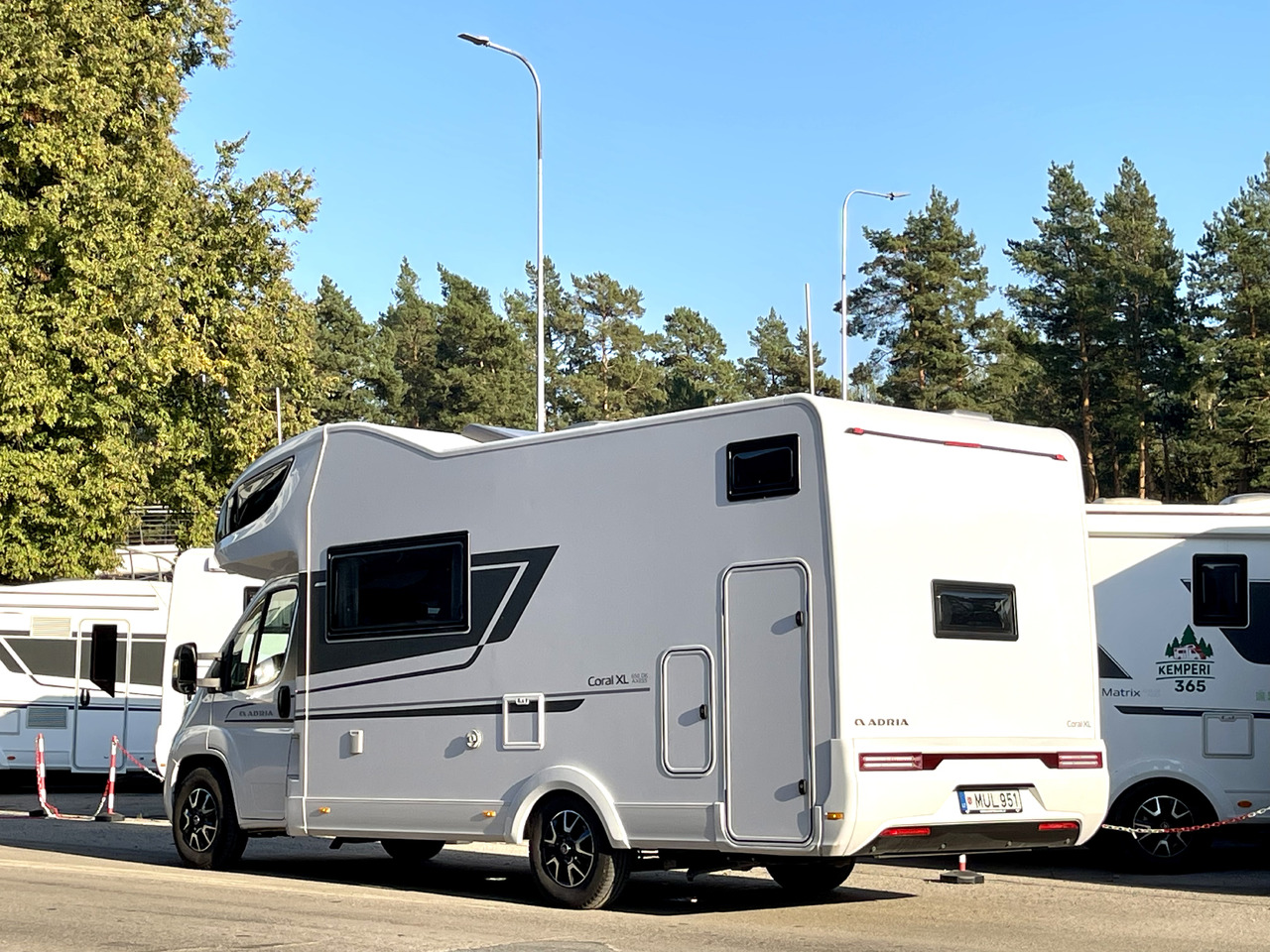 ADRIA Coral XL 650 DK - Autorulotă alkov: Foto 3 ADRIA Coral XL 650 DK - Autorulotă alkov: Foto 3