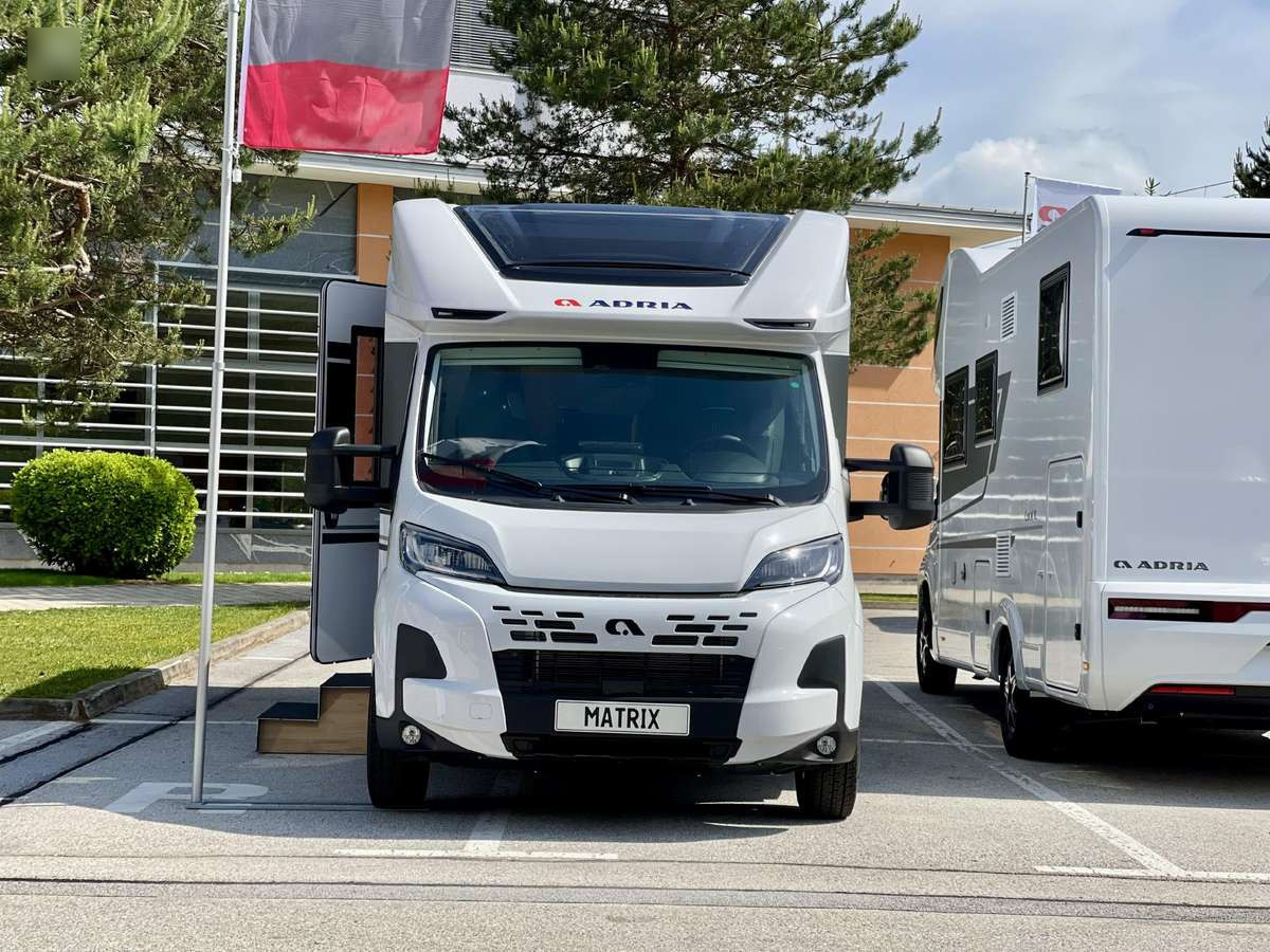 ADRIA Matrix 650 SL - Autorulotă semi-integrată: Foto 1 ADRIA Matrix 650 SL - Autorulotă semi-integrată: Foto 1