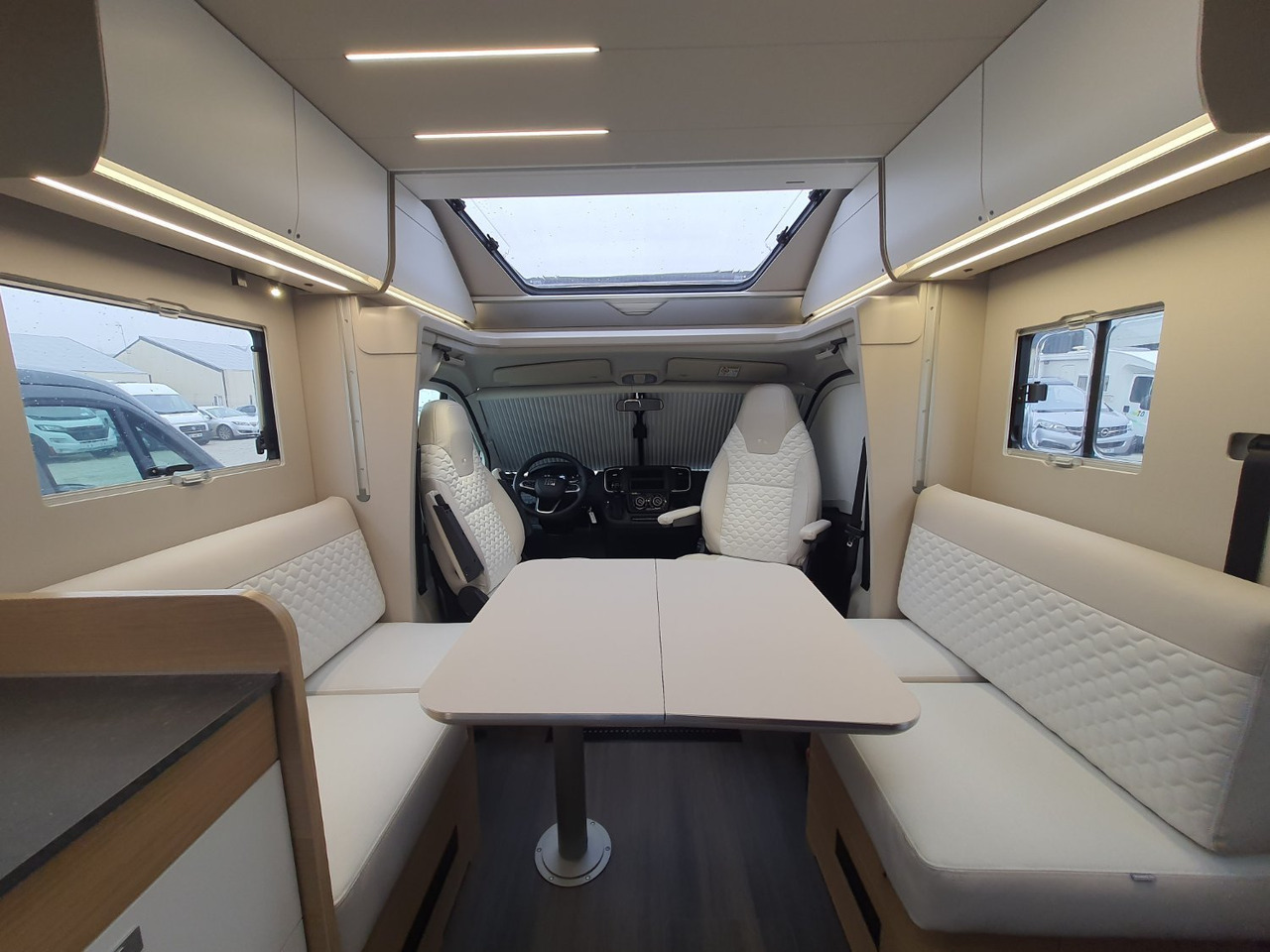 Adria Matrix Plus 670DC - Autorulotă semi-integrată: Foto 4 Adria Matrix Plus 670DC - Autorulotă semi-integrată: Foto 4