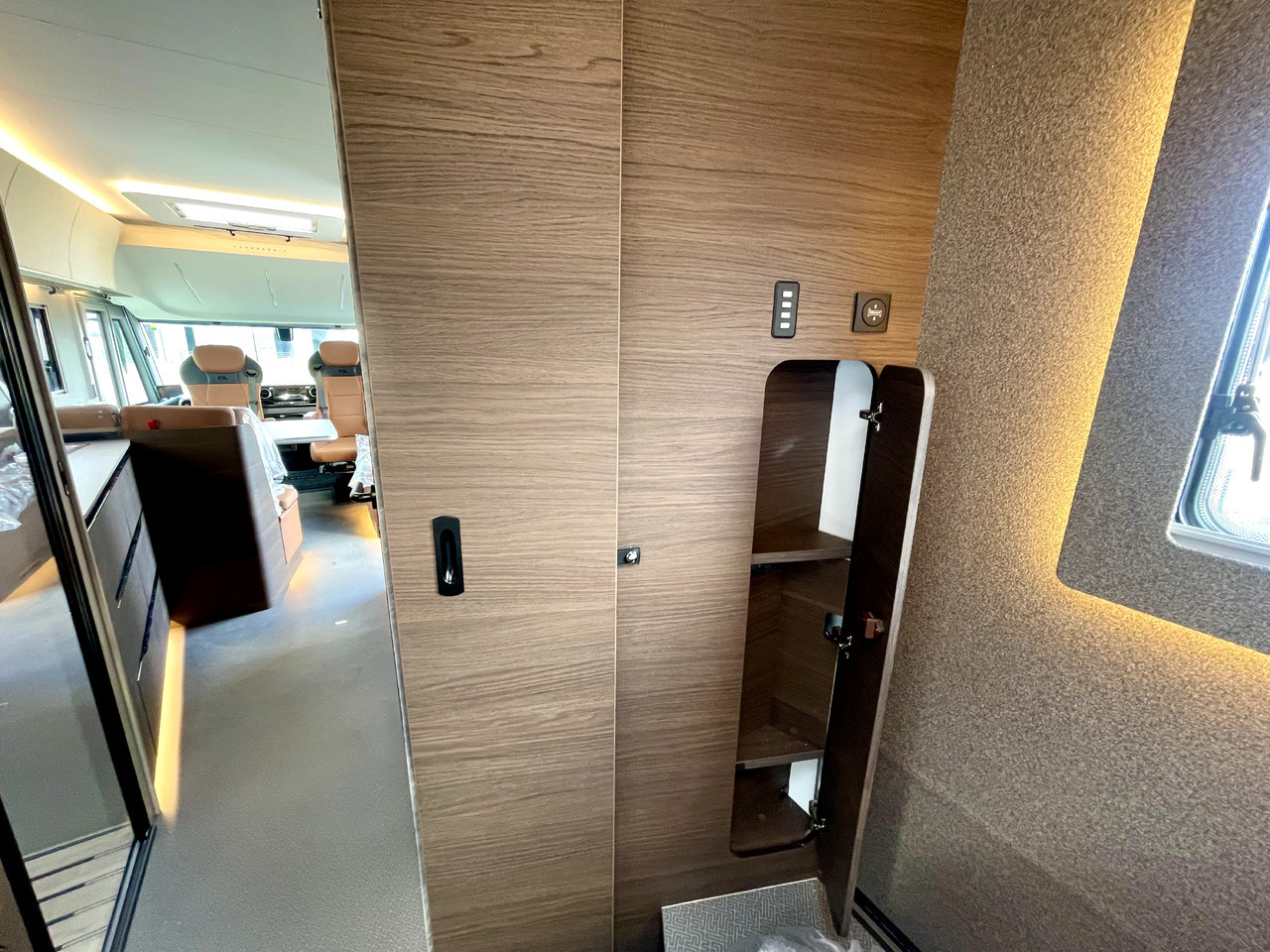 Autorulotă integrată nou Adria Super Sonic 890 LC: Foto 14 Autorulotă integrată nou Adria Super Sonic 890 LC: Foto 14