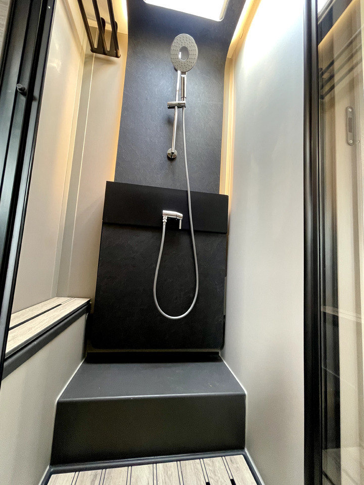 Autorulotă integrată nou Adria Super Sonic 890 LC: Foto 12 Autorulotă integrată nou Adria Super Sonic 890 LC: Foto 12