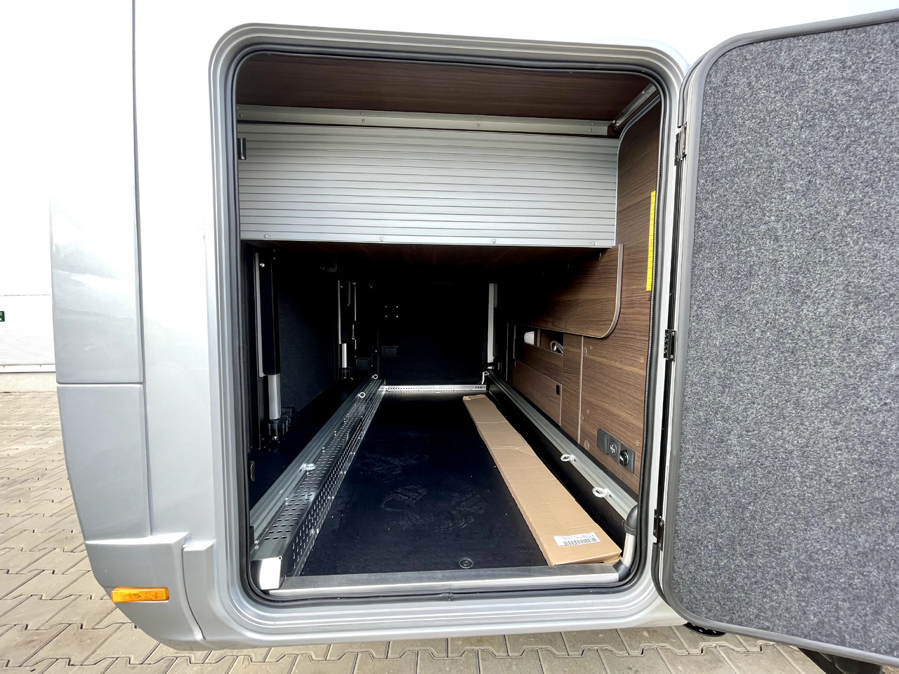 Autorulotă integrată nou Adria Super Sonic 890 LC: Foto 16 Autorulotă integrată nou Adria Super Sonic 890 LC: Foto 16