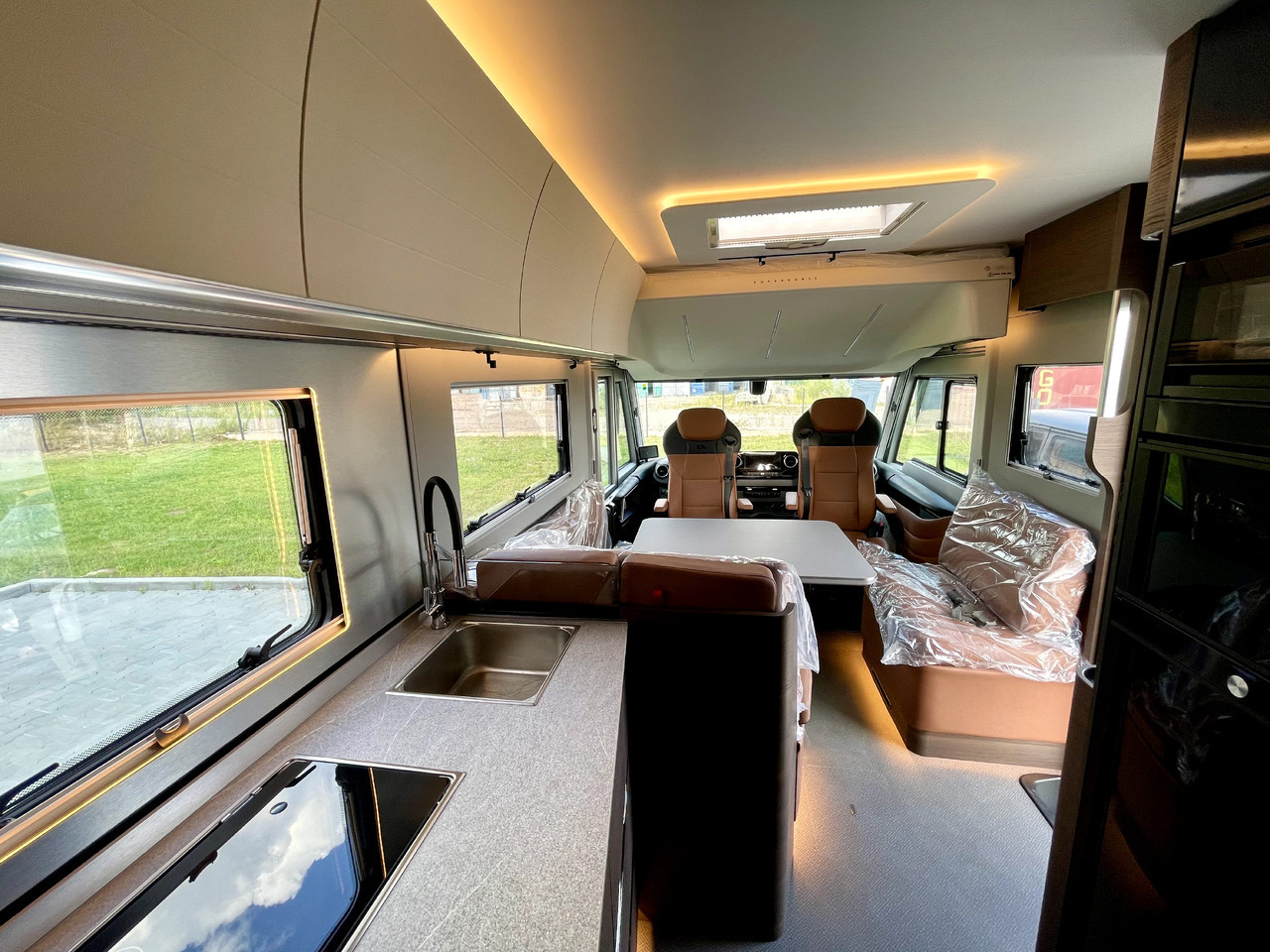 Autorulotă integrată nou Adria Super Sonic 890 LC: Foto 7 Autorulotă integrată nou Adria Super Sonic 890 LC: Foto 7