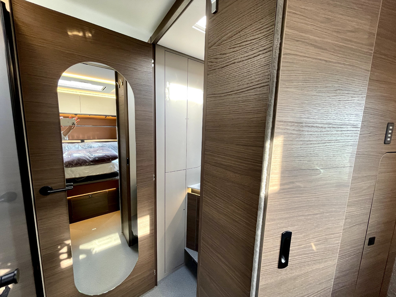 Autorulotă integrată nou Adria Super Sonic 890 LC: Foto 11 Autorulotă integrată nou Adria Super Sonic 890 LC: Foto 11