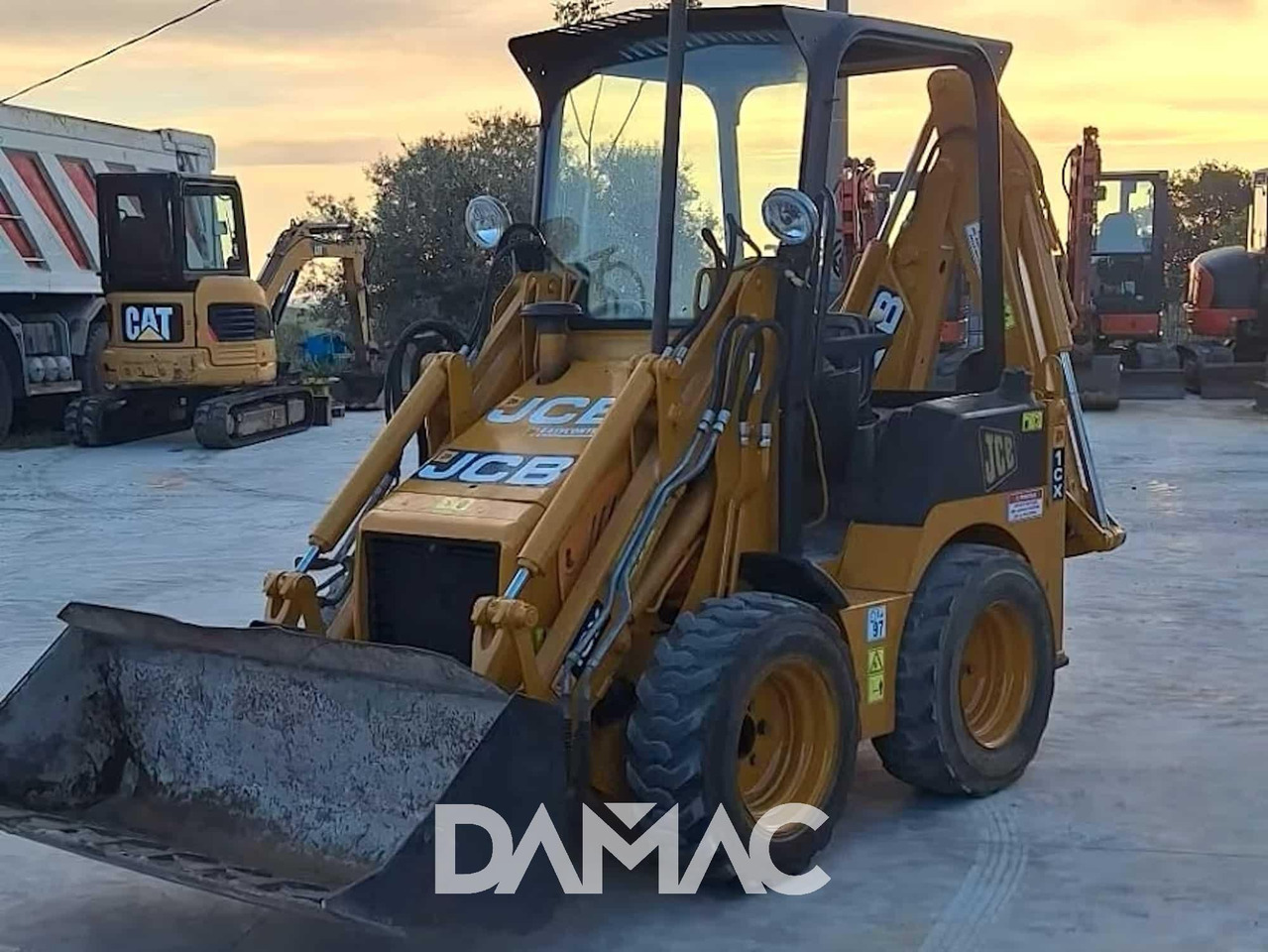 JCB 1CX - Buldoexcavator: Foto 1 JCB 1CX - Buldoexcavator: Foto 1