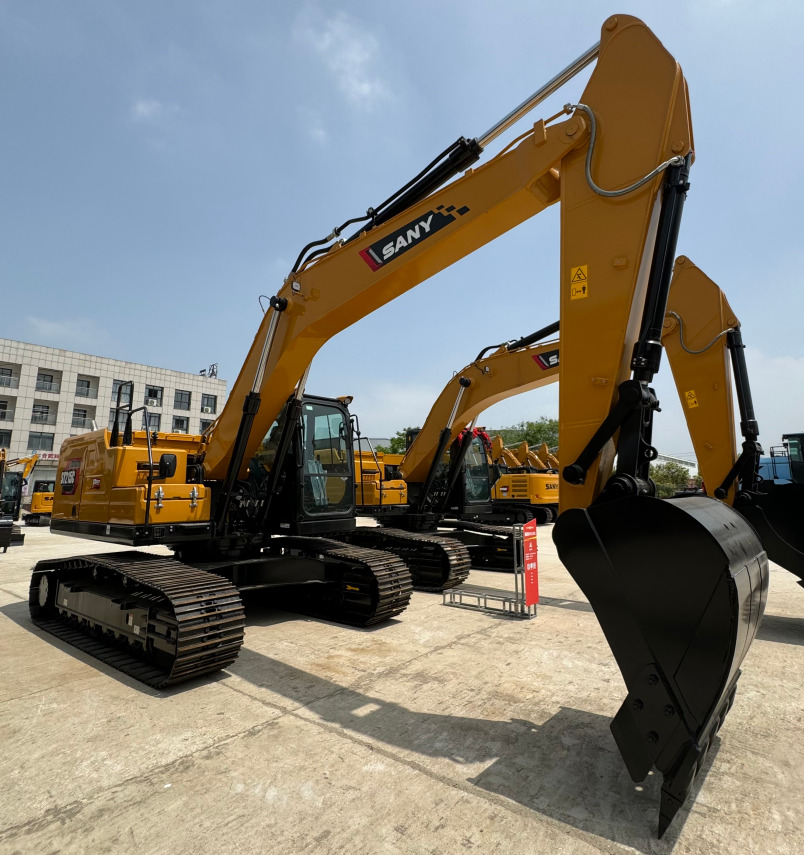 SANY SY215C - Excavator pe şenile: Foto 1 SANY SY215C - Excavator pe şenile: Foto 1