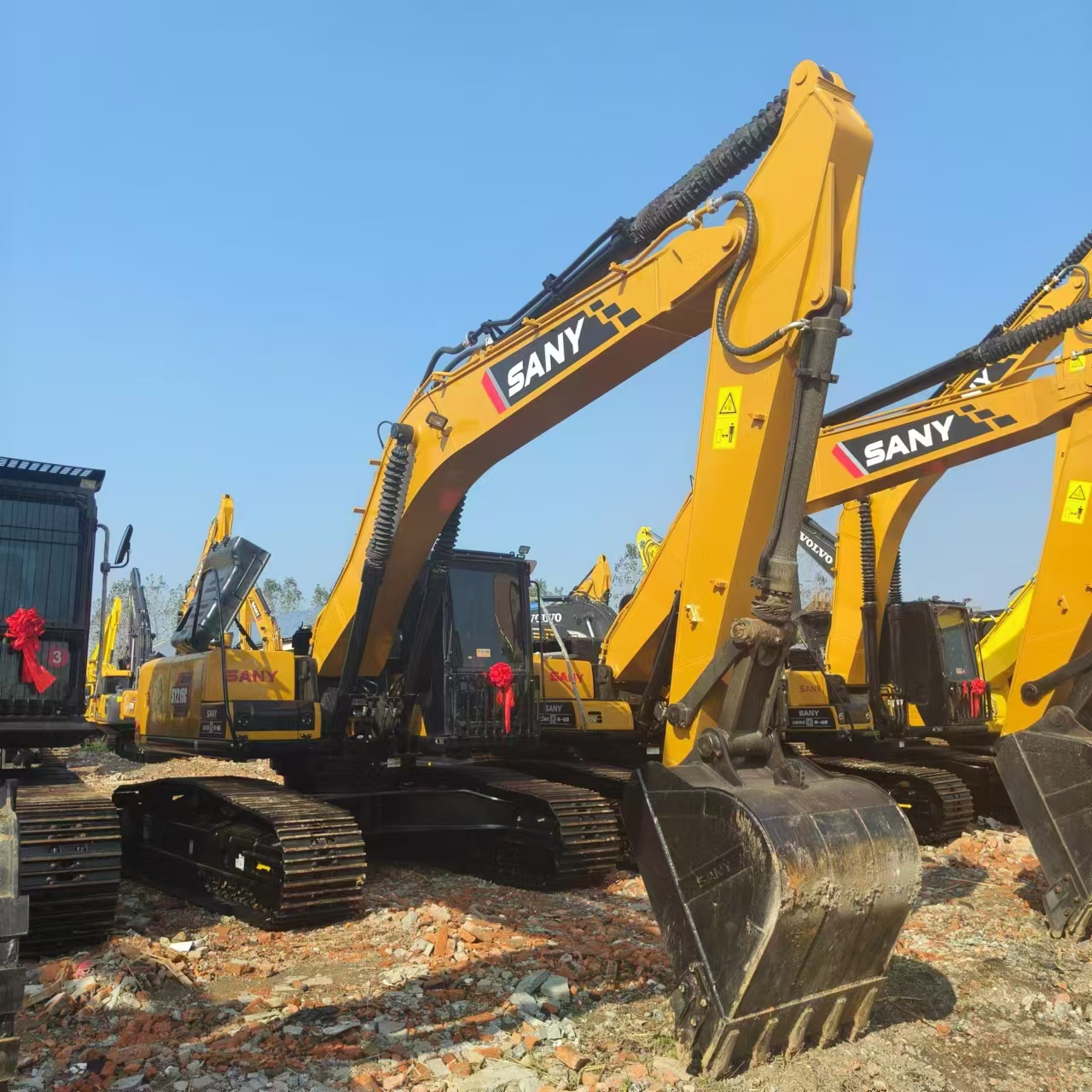 SANY SY215C - Excavator pe şenile: Foto 1 SANY SY215C - Excavator pe şenile: Foto 1