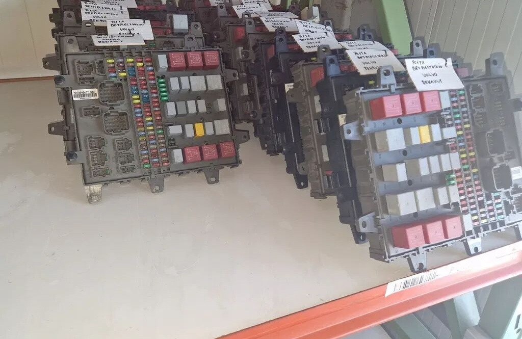 RENAULT TABLICA PŁYTA SKRZYNKA BEZPIECZNIKÓW RENAULT PREMIUM DXI MAGNUM DXI LANDER VOLVO FL FE - Siguranță pentru Camion: Foto 1 RENAULT TABLICA PŁYTA SKRZYNKA BEZPIECZNIKÓW RENAULT PREMIUM DXI MAGNUM DXI LANDER VOLVO FL FE - Siguranță pentru Camion: Foto 1