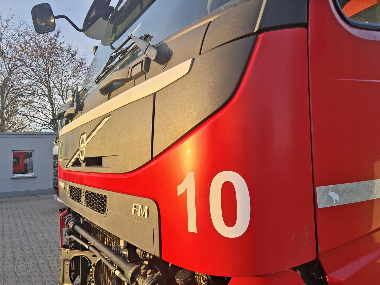 VOLVO MASKA KOMPLETNA GÓRNA ATRAPA KABINY VOLVO FM 4 FMX EURO 6 - Capotă pentru Camion: Foto 2 VOLVO MASKA KOMPLETNA GÓRNA ATRAPA KABINY VOLVO FM 4 FMX EURO 6 - Capotă pentru Camion: Foto 2