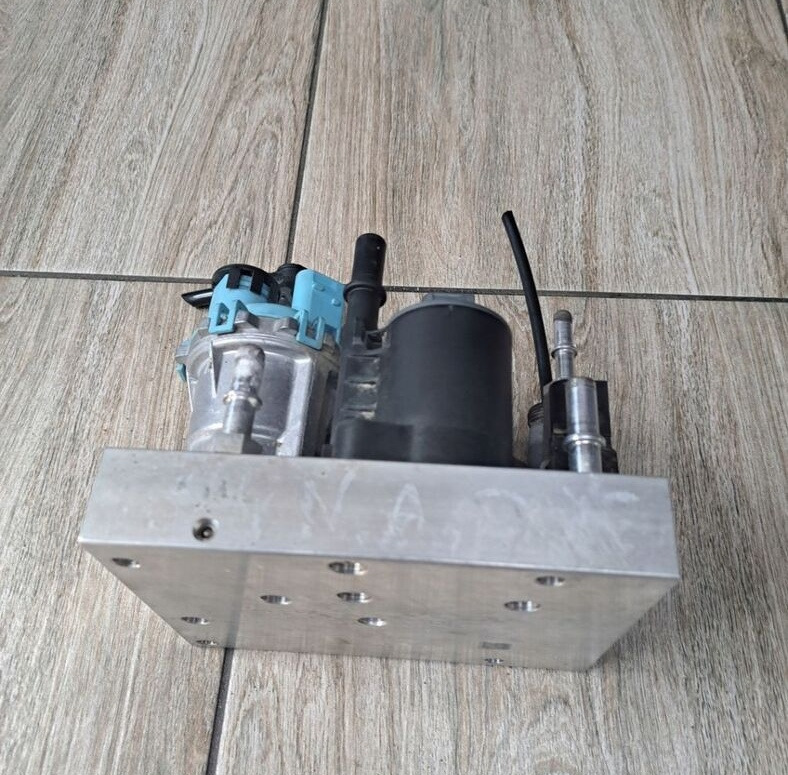 VOLVO POMPA ADBLUE MODUŁ VOLVO FH 4 FM 4 FMX 4 RENAULT RANGE GAMA T C K - Sistem de evacuare pentru Camion: Foto 2 VOLVO POMPA ADBLUE MODUŁ VOLVO FH 4 FM 4 FMX 4 RENAULT RANGE GAMA T C K - Sistem de evacuare pentru Camion: Foto 2