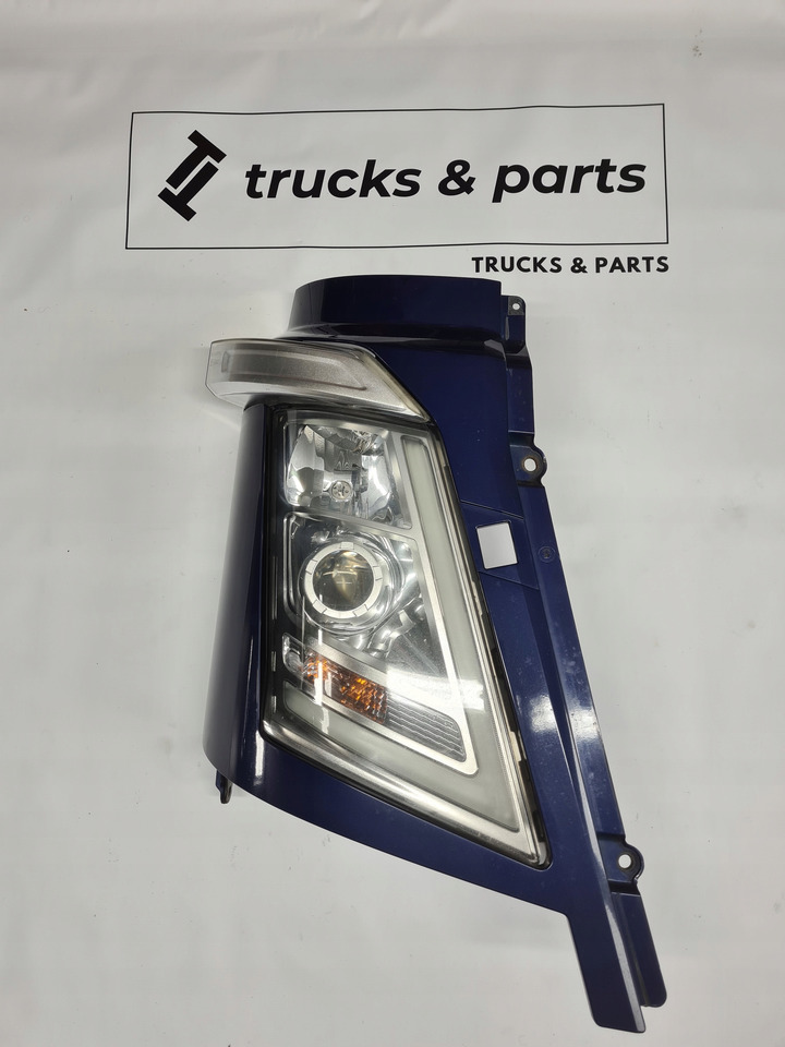 VOLVO REFLEKTOR LAMPA BIXENON OKULAR PRAWY KOMPLETNY VOLVO FH 4 22239244 - Far pentru Camion: Foto 1 VOLVO REFLEKTOR LAMPA BIXENON OKULAR PRAWY KOMPLETNY VOLVO FH 4 22239244 - Far pentru Camion: Foto 1