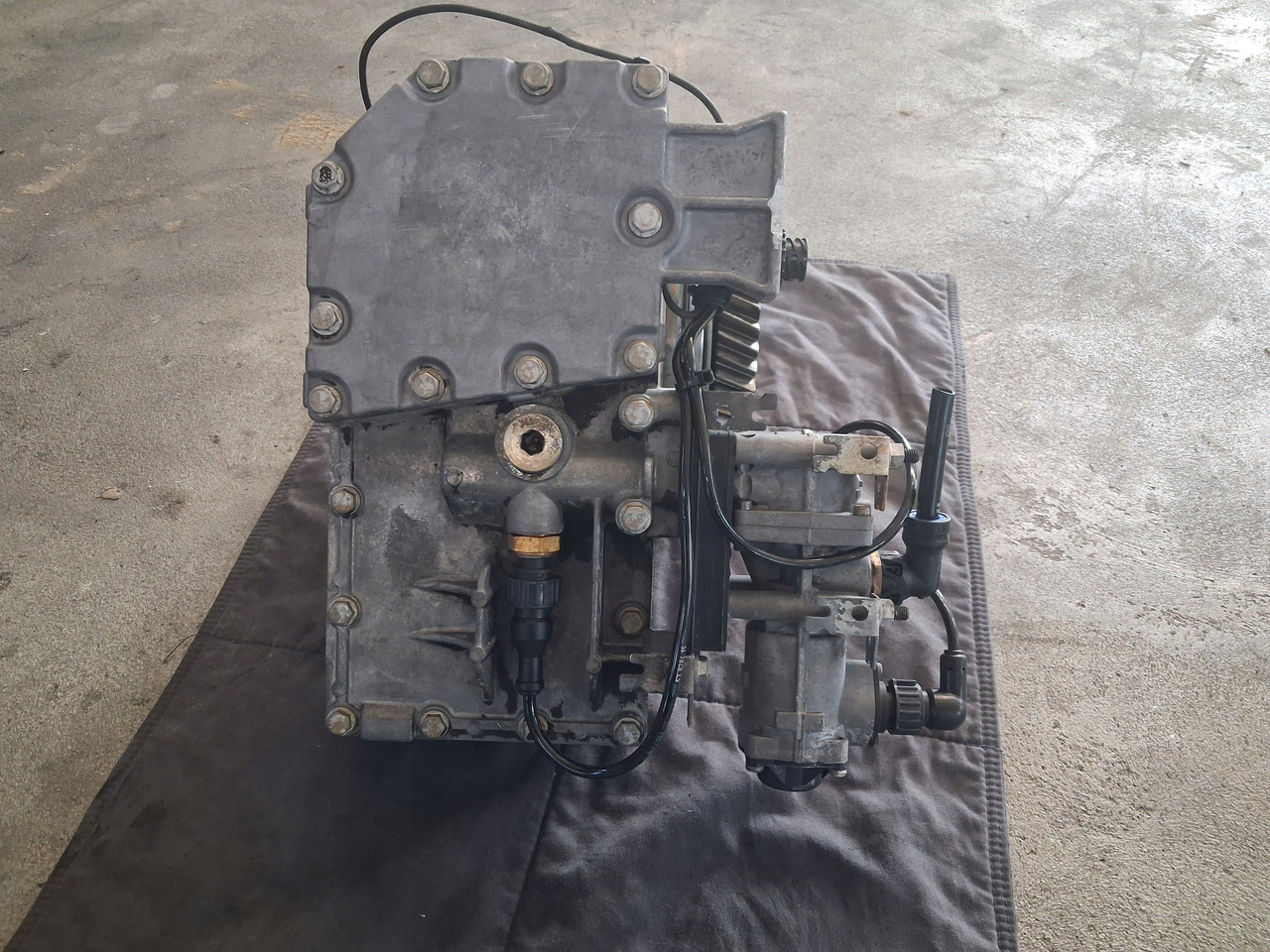 VOLVO RETARDER INTARDER SKRZYNI BIEGÓW I-SHIFT VOLVO FH FM 4 5 RENAULT GAMA T - Cutie de viteze și piese: Foto 3 VOLVO RETARDER INTARDER SKRZYNI BIEGÓW I-SHIFT VOLVO FH FM 4 5 RENAULT GAMA T - Cutie de viteze și piese: Foto 3