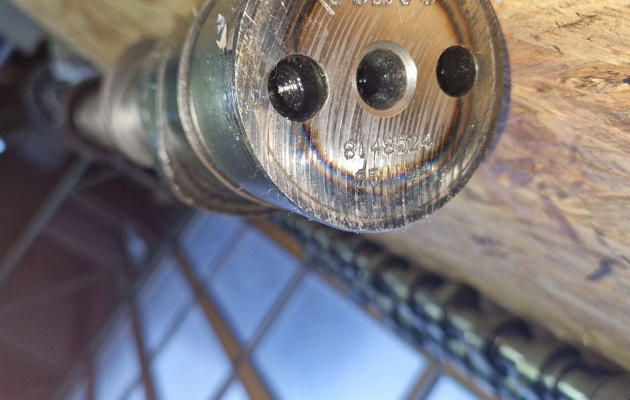 VOLVO WAŁEK ROZRZĄDU VOLVO FH 12 RENAULT MAGNUM DXI 12 8148524 - Axa cu came pentru Camion: Foto 3 VOLVO WAŁEK ROZRZĄDU VOLVO FH 12 RENAULT MAGNUM DXI 12 8148524 - Axa cu came pentru Camion: Foto 3