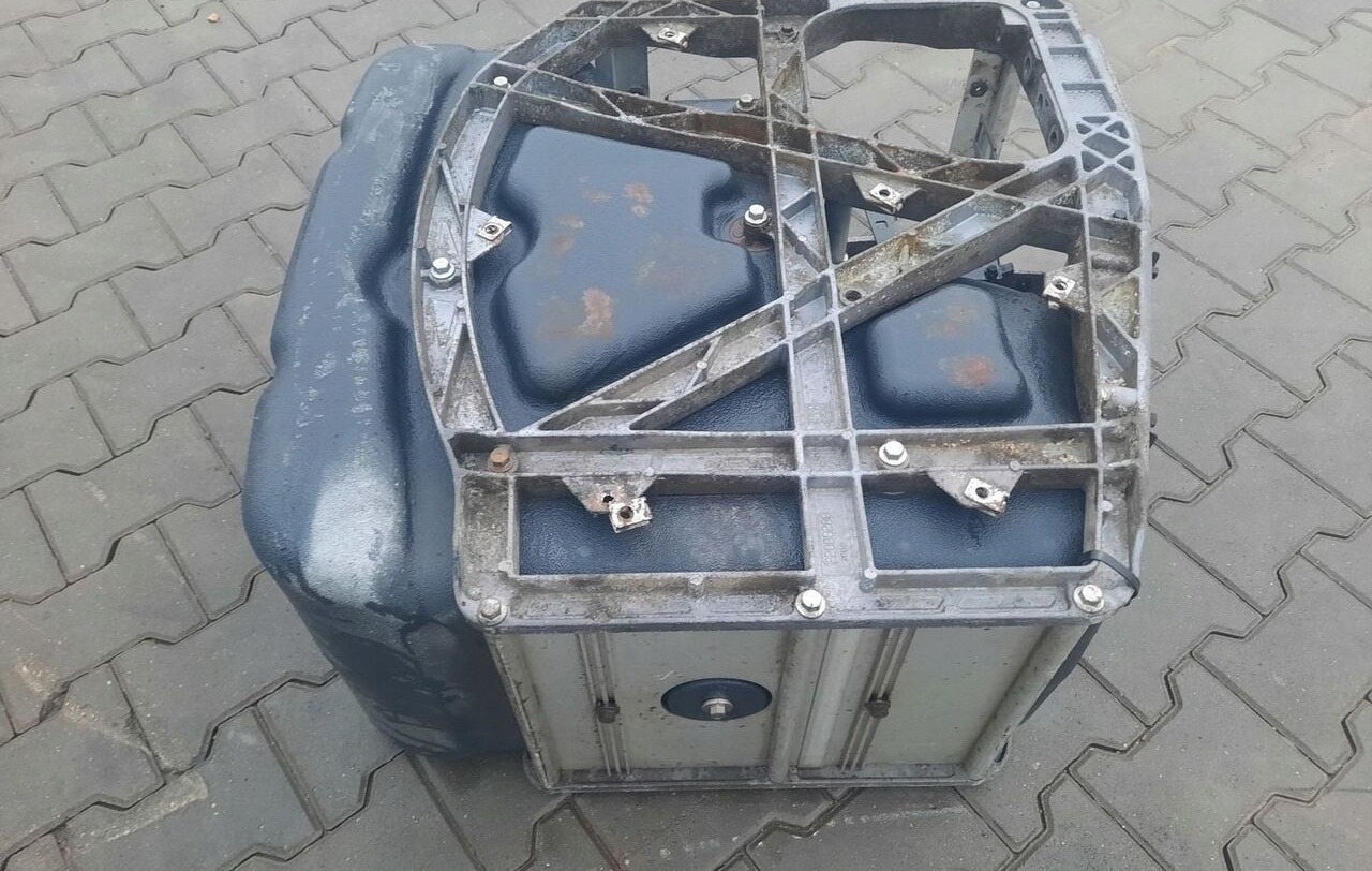 VOLVO ZBIORNIK ADBLUE RENAULT GAMA RANGE K C T VOLVO FH 4 FM 4 FMX FH 5 FM 5 - Rezervor pentru AdBlue pentru Camion: Foto 4 VOLVO ZBIORNIK ADBLUE RENAULT GAMA RANGE K C T VOLVO FH 4 FM 4 FMX FH 5 FM 5 - Rezervor pentru AdBlue pentru Camion: Foto 4
