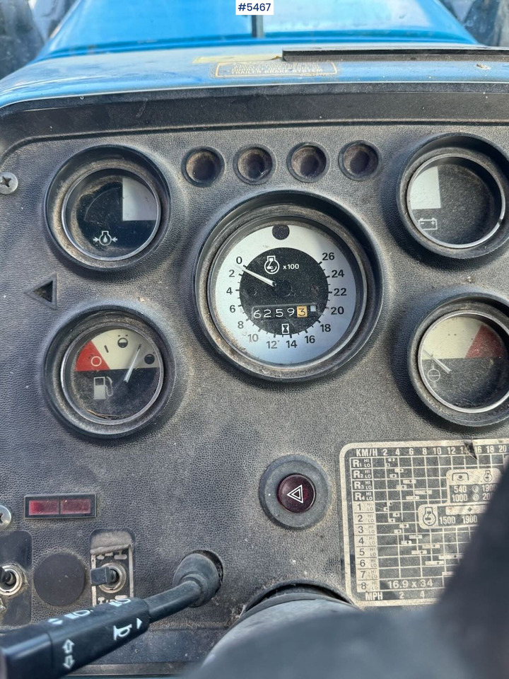 1983 Ford 7710 4x4 w/ frontloader în leasing 1983 Ford 7710 4x4 w/ frontloader: Foto 16 1983 Ford 7710 4x4 w/ frontloader în leasing 1983 Ford 7710 4x4 w/ frontloader: Foto 16