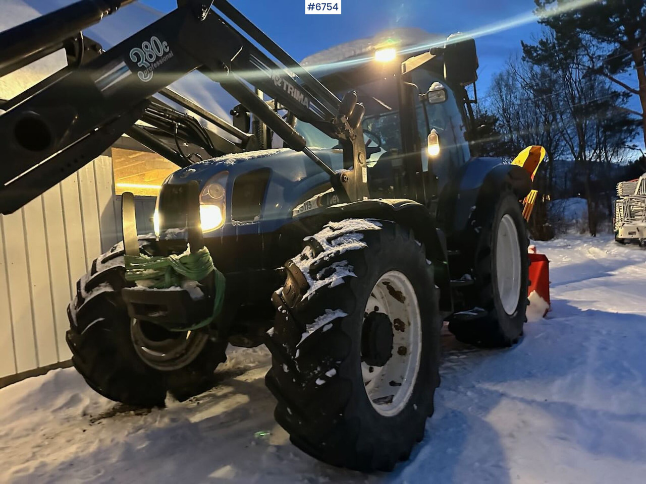2004 New Holland TS115A 4x4 w/ Front loader, bucket, grading bucket and snow blower. - Tractor agricol: Foto 3 2004 New Holland TS115A 4x4 w/ Front loader, bucket, grading bucket and snow blower. - Tractor agricol: Foto 3