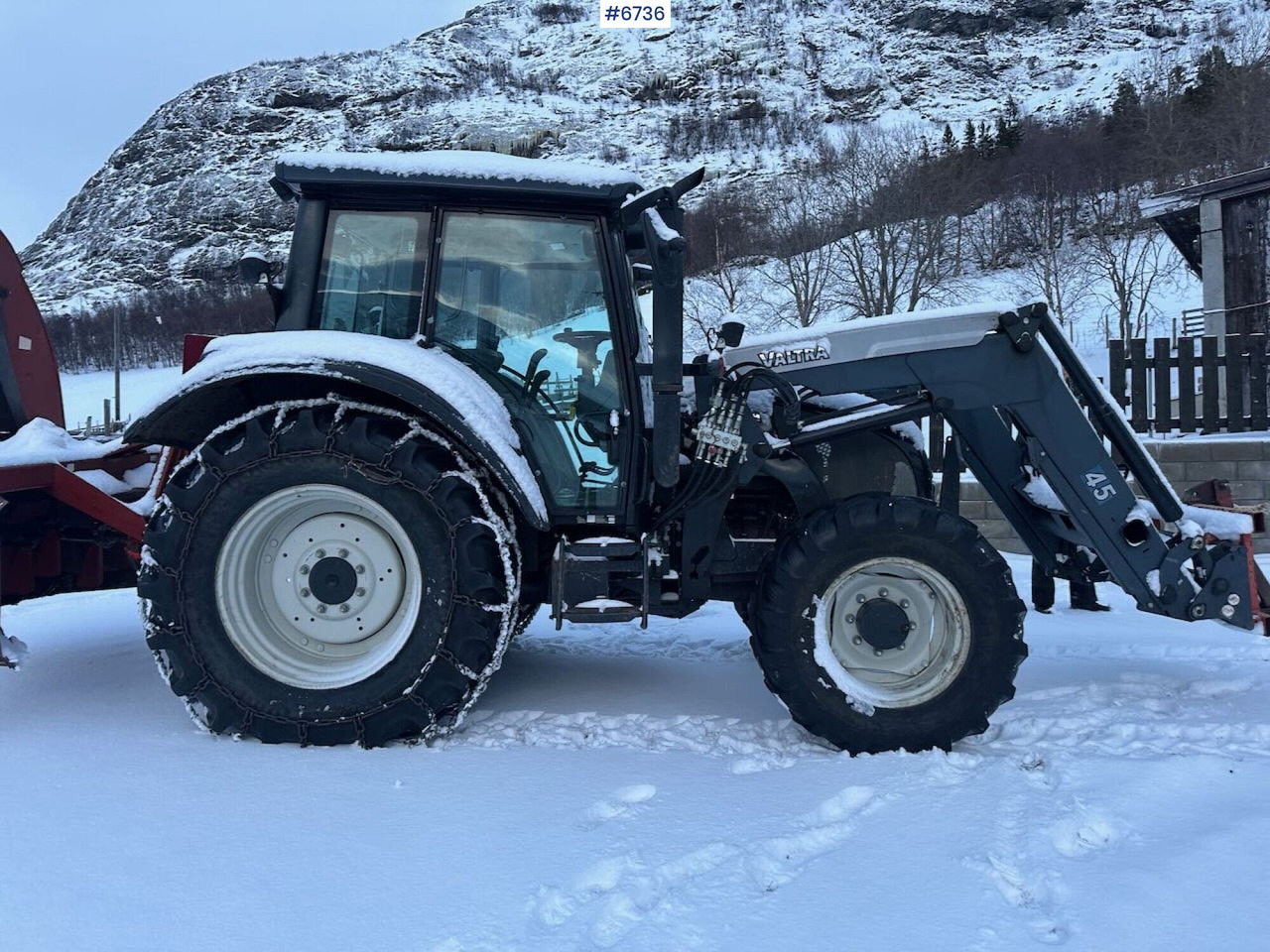 2010 Valtra N92 4x4 tractor with front loader and chains. SEE VIDEO. - Tractor agricol: Foto 1 2010 Valtra N92 4x4 tractor with front loader and chains. SEE VIDEO. - Tractor agricol: Foto 1