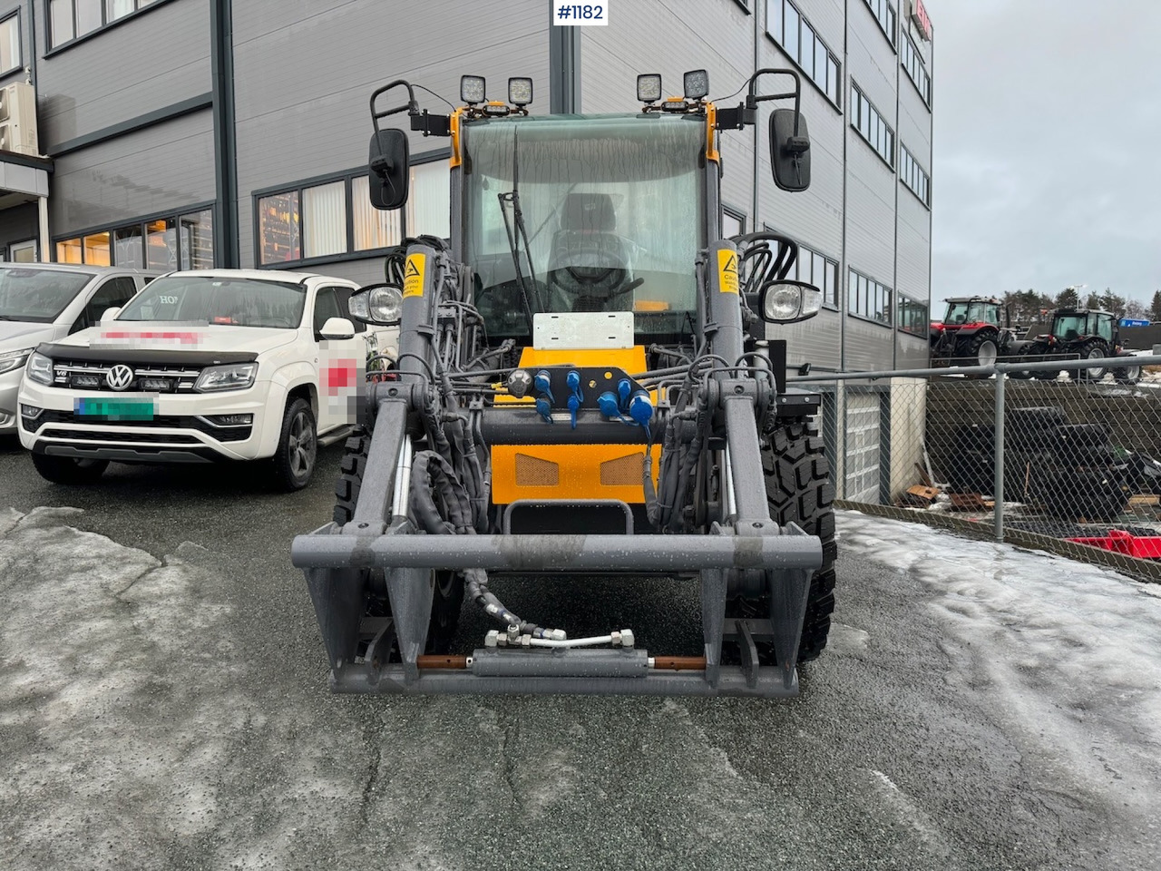 2023 LM Trac 587, DEMO, LIKE NEW! - Încărcător articulat: Foto 2 2023 LM Trac 587, DEMO, LIKE NEW! - Încărcător articulat: Foto 2