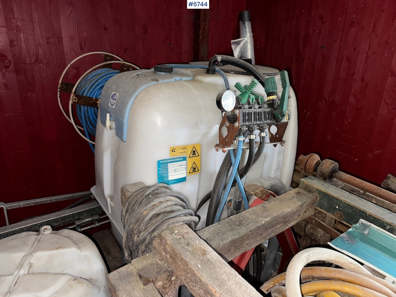 Field sprayer 8 meters - Maşină de erbicidat: Foto 1 Field sprayer 8 meters - Maşină de erbicidat: Foto 1