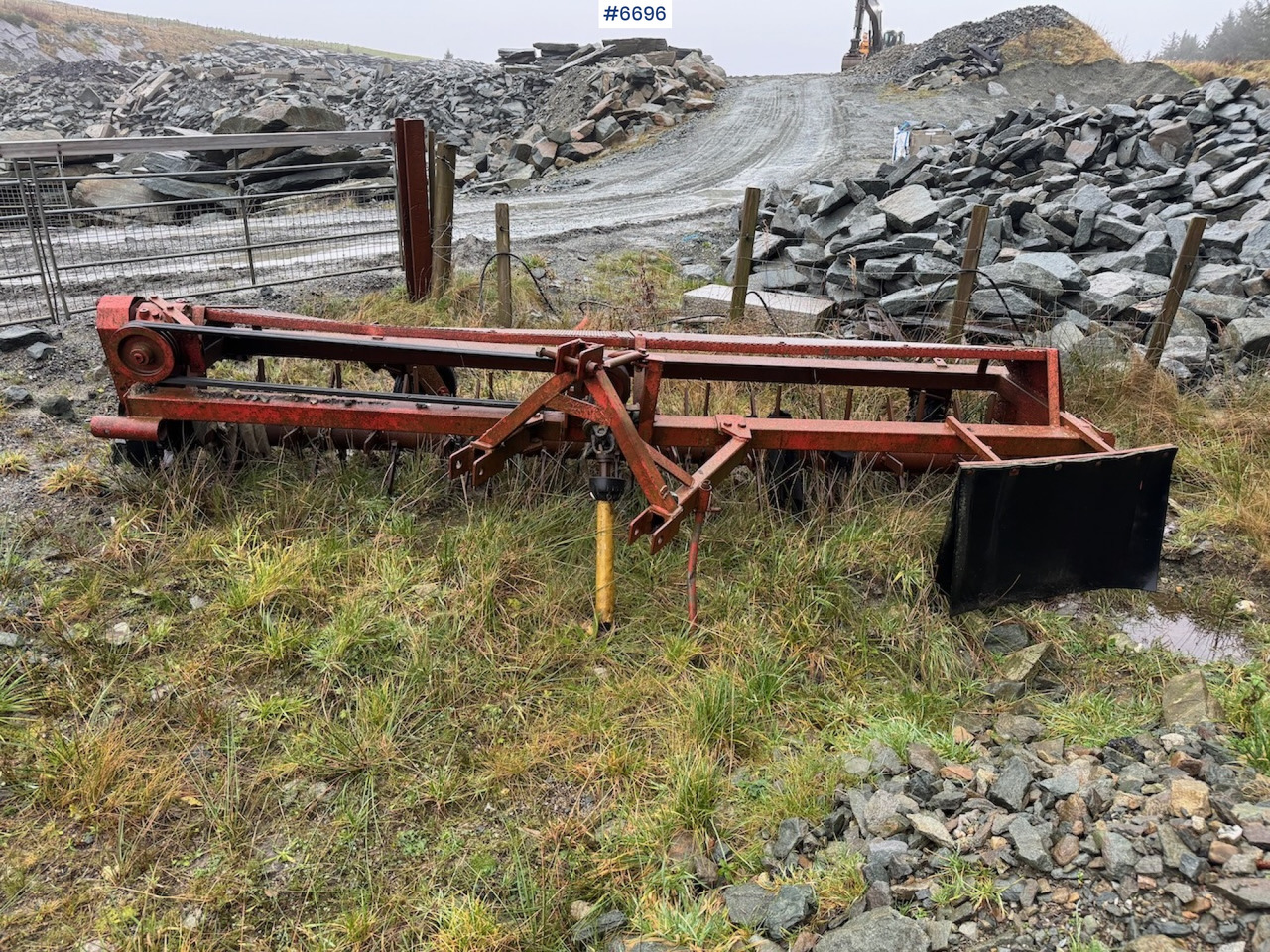 Kverneland stone rake 4 m. - Maşină pentru prelucrarea solului: Foto 5 Kverneland stone rake 4 m. - Maşină pentru prelucrarea solului: Foto 5