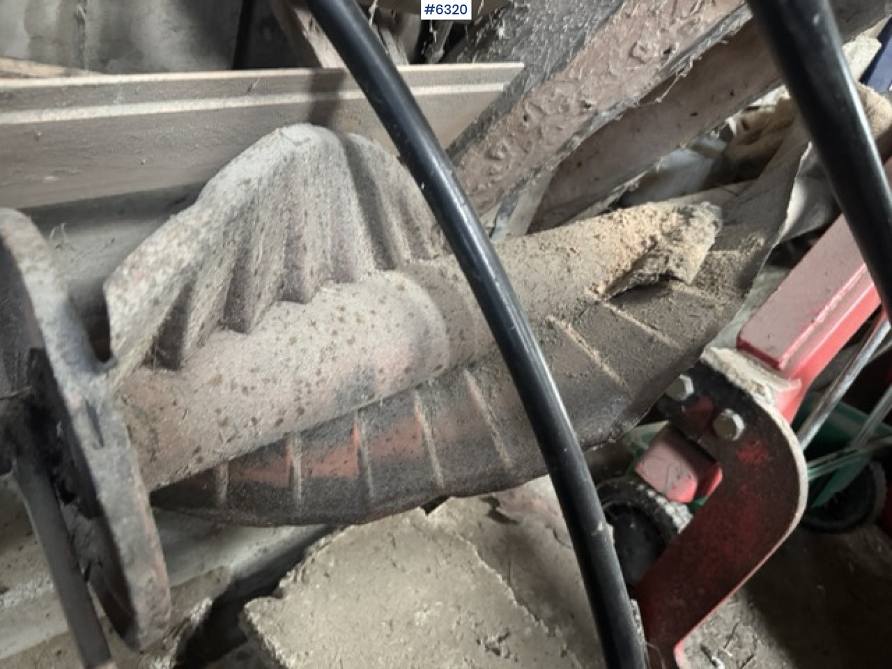 Utilaje pentru fân Underhaug 370 unloading wagon with discharge roller: Foto 18