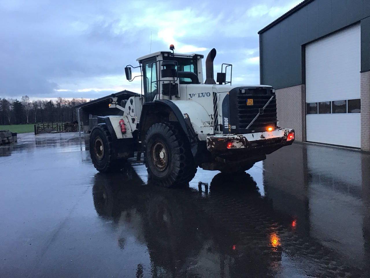 Volvo 180F long boom - Încărcător frontal pe pneuri: Foto 2 Volvo 180F long boom - Încărcător frontal pe pneuri: Foto 2