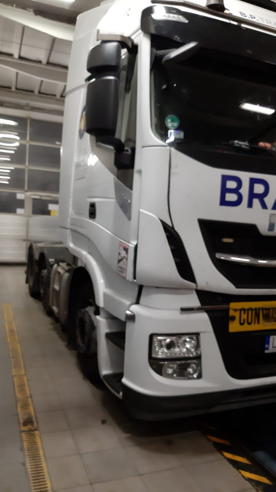 IVECO IVECO STRALIS 510 Hi-Way AS 440STX/P Euro VI z salonu Italia - Cap tractor: Foto 5 IVECO IVECO STRALIS 510 Hi-Way AS 440STX/P Euro VI z salonu Italia - Cap tractor: Foto 5