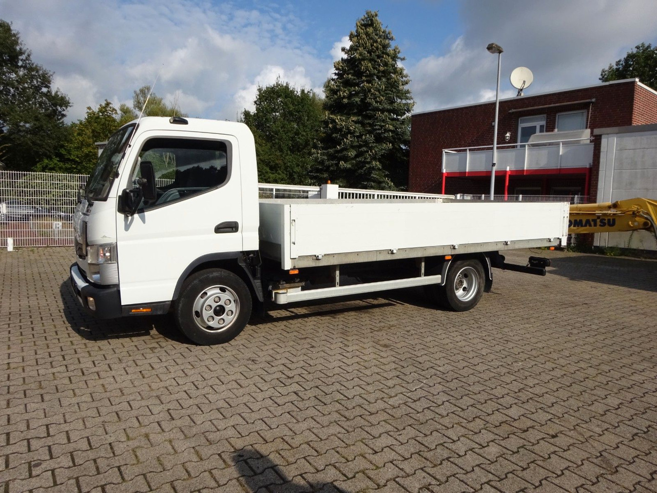 FUSO CANTER 7C15 Pritsche 4x2 - Autoutilitară cu platformă: Foto 4 FUSO CANTER 7C15 Pritsche 4x2 - Autoutilitară cu platformă: Foto 4
