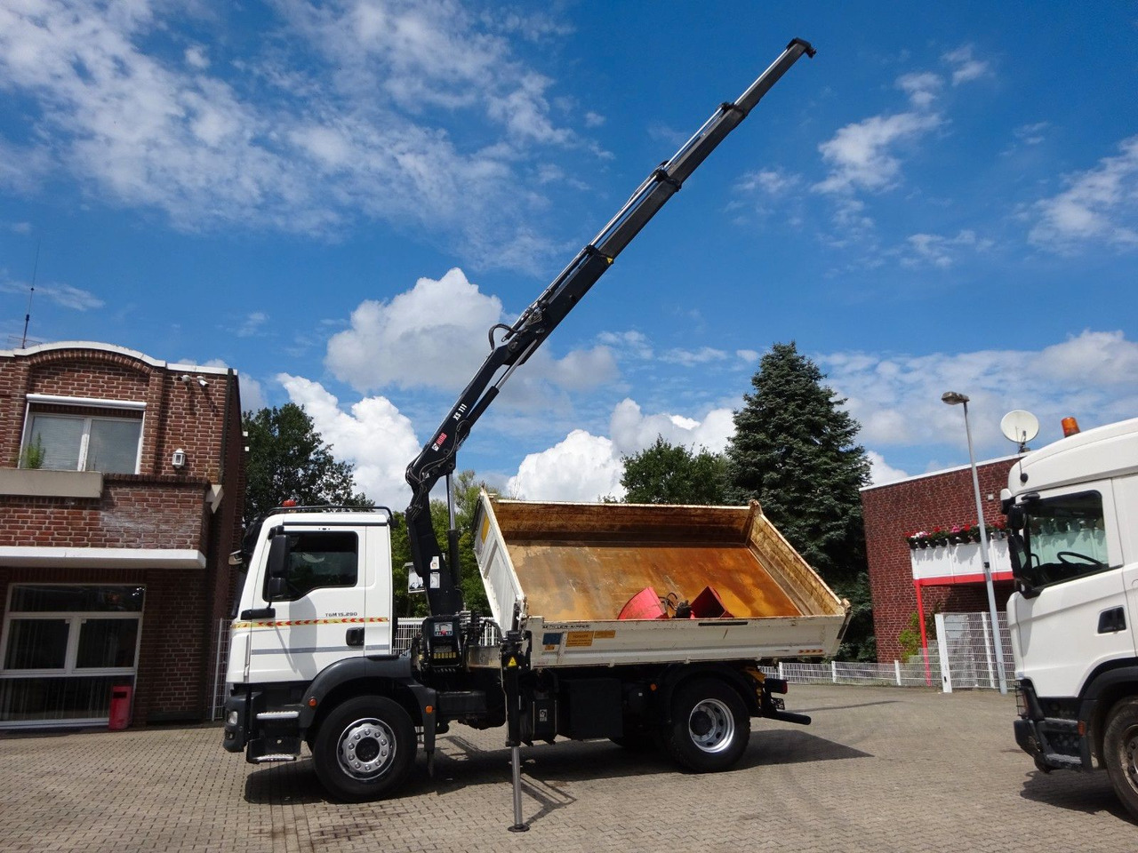 MAN 15.290 TGM 3Skipper + HIAB 111-B3 HIDUO Kran 4x2 - Camion basculantă, Camion cu macara: Foto 3 MAN 15.290 TGM 3Skipper + HIAB 111-B3 HIDUO Kran 4x2 - Camion basculantă, Camion cu macara: Foto 3