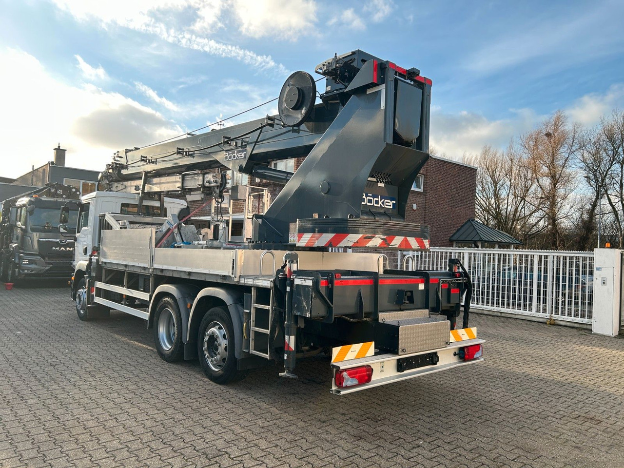 MAN 26.320+Böcker Dachdeckerkran AK46/6000+Seilwinde - Camion cu macara: Foto 4 MAN 26.320+Böcker Dachdeckerkran AK46/6000+Seilwinde - Camion cu macara: Foto 4