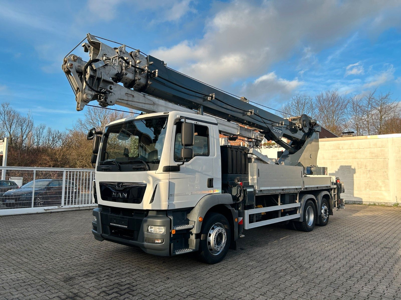 MAN 26.320+Böcker Dachdeckerkran AK46/6000+Seilwinde - Camion cu macara: Foto 2 MAN 26.320+Böcker Dachdeckerkran AK46/6000+Seilwinde - Camion cu macara: Foto 2